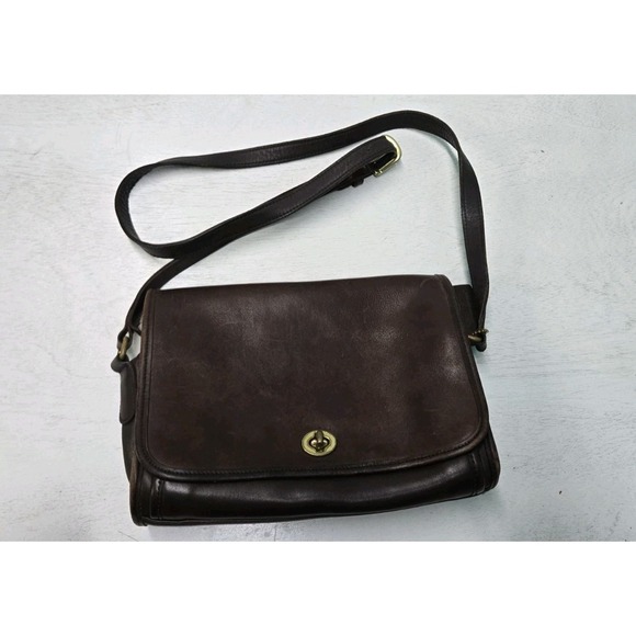 Coach Handbags - Coach Vintage Ridgefield Flap 9812 Crossbody Bag Tan / Brown